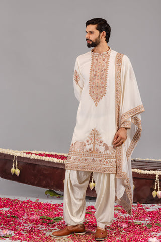 ARYA BABBAR IN Chaar Kadam Cream Kurta Set