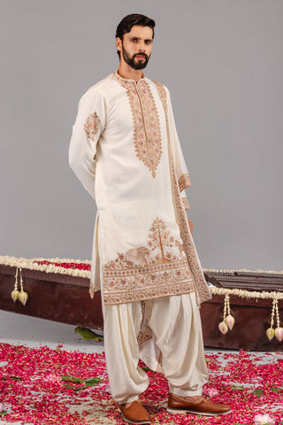 ARYA BABBAR IN Chaar Kadam Cream Kurta Set