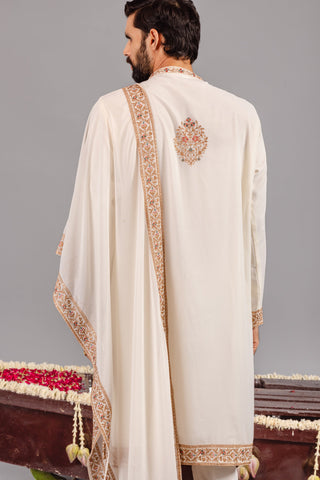 ARYA BABBAR IN Chaar Kadam Cream Kurta Set