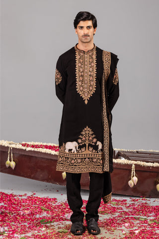 Elvish  Yadav in Chaar Kadam Black Kurta Set