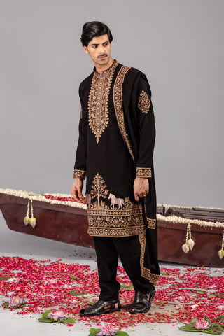 Elvish  Yadav in Chaar Kadam Black Kurta Set