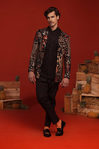 Lakshay Narula in Trilok Black Jodhpuri Set