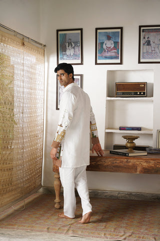 Karan Sharma in Anant Off White Linen Zipper Front Open Kurta Set