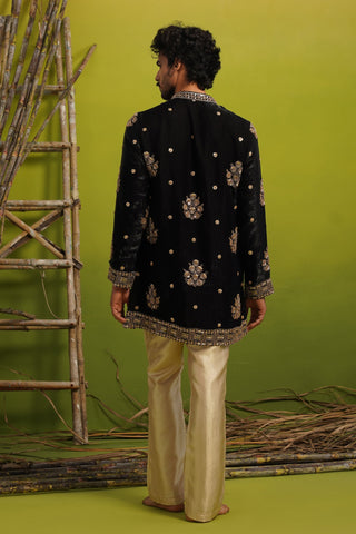 VISHAL PANDEY IN TAJ BLACK SHORT KURTA SET