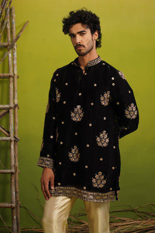 VISHAL PANDEY IN TAJ BLACK SHORT KURTA SET