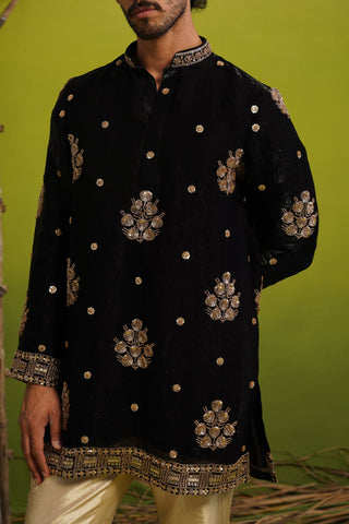 VISHAL PANDEY IN TAJ BLACK SHORT KURTA SET