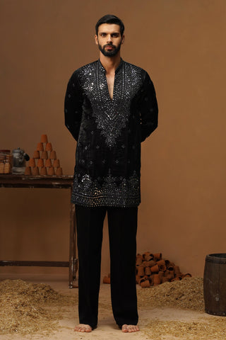 ARYA BLACK V NECK SHORT KURTA SET