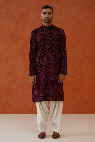 MUNAWAR FARUQUI IN Arjun Wine Kurta Set With Patiyala