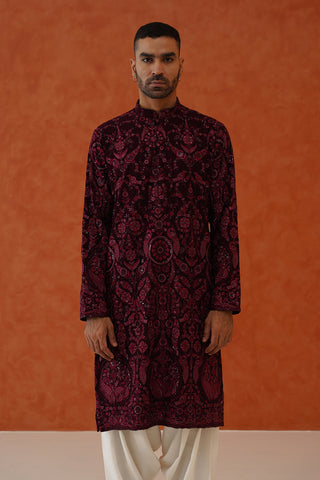MUNAWAR FARUQUI IN Arjun Wine Kurta Set With Patiyala