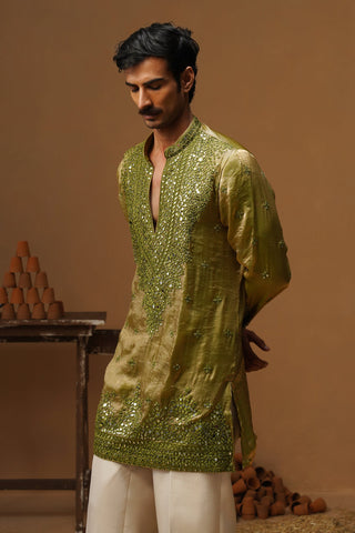 ARYA MEHNDI V NECK SHORT KURTA SET