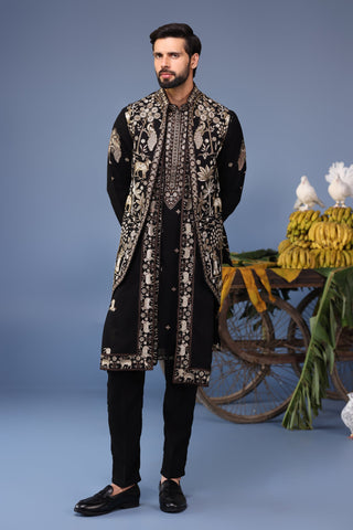 FARAZ ARIF ANSARI IN Zubir Pichwai Zari Black Kurta Jacket Set