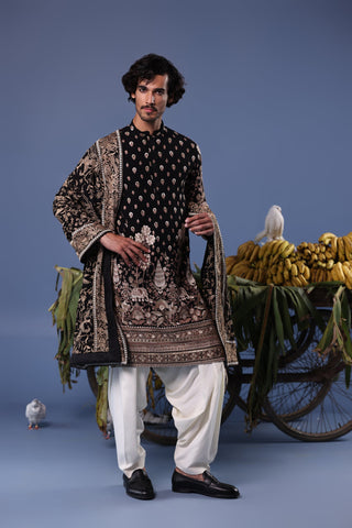 SAMMAR VERMA IN Kayan Black Kurta Set