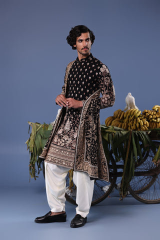 Justin D’Cruz in Kayan Black Kurta Set