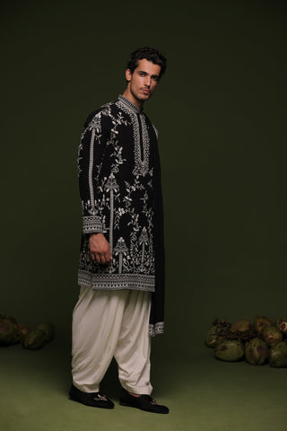 Rithvik Dhanjani in Aryaman Black Kurta set with patiyala and dupatta
