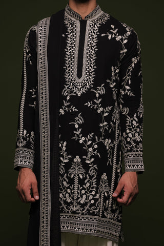 Rithvik Dhanjani in Aryaman Black Kurta set with patiyala and dupatta